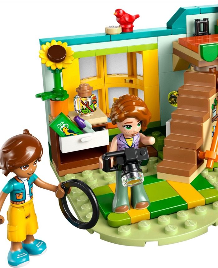 LEGO Friends Autumn minidoll with a limb difference in Autumn’s Room set